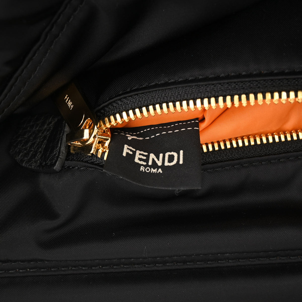 フェンディピーカブー ポーターコラボ 黒 ゴールド金具 メンズ ナイロン ハンドバッグ 7VA388 FENDI 中古 – 銀蔵オンライン