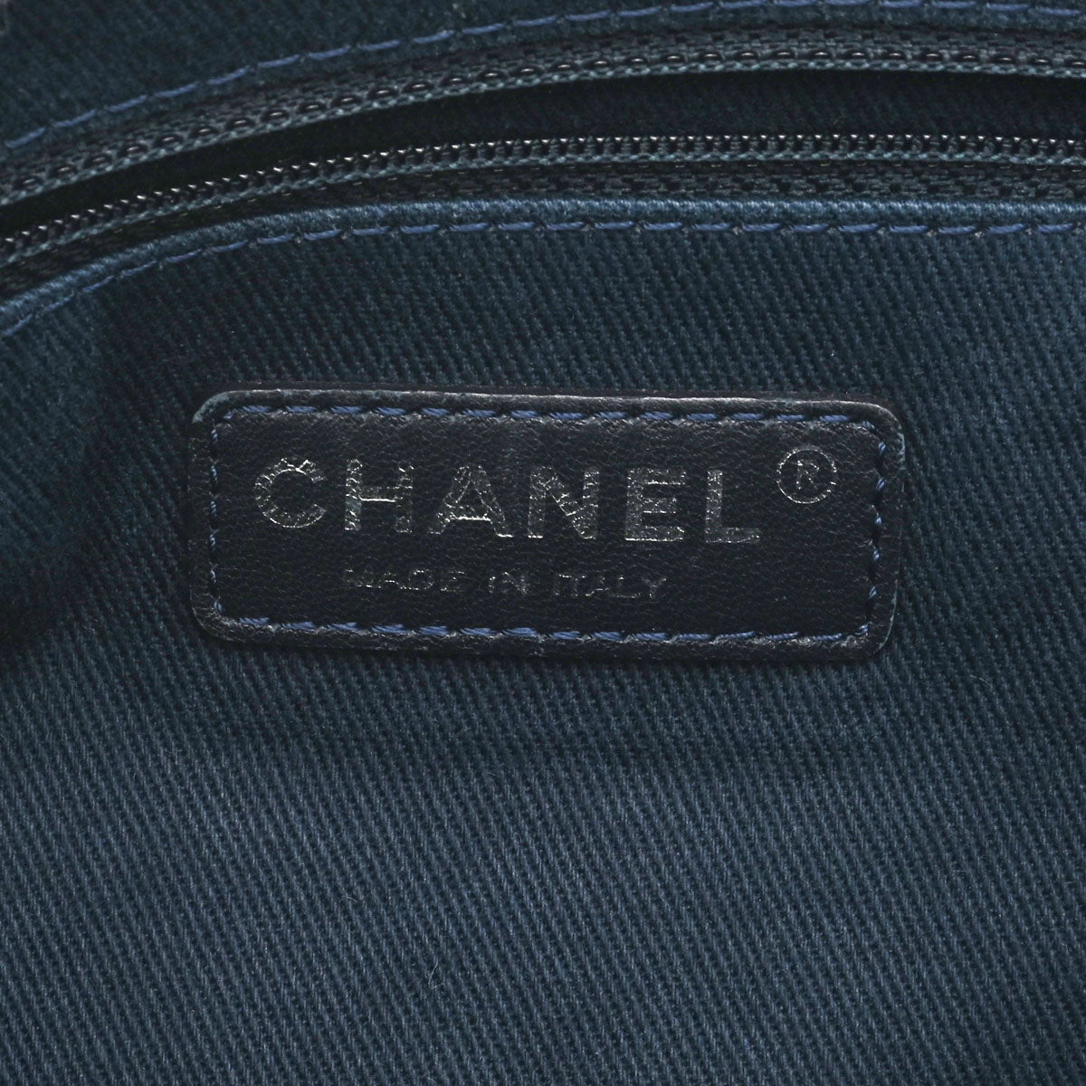 シャネルショッピングバッグインデニム 紺 シルバー金具 レディース