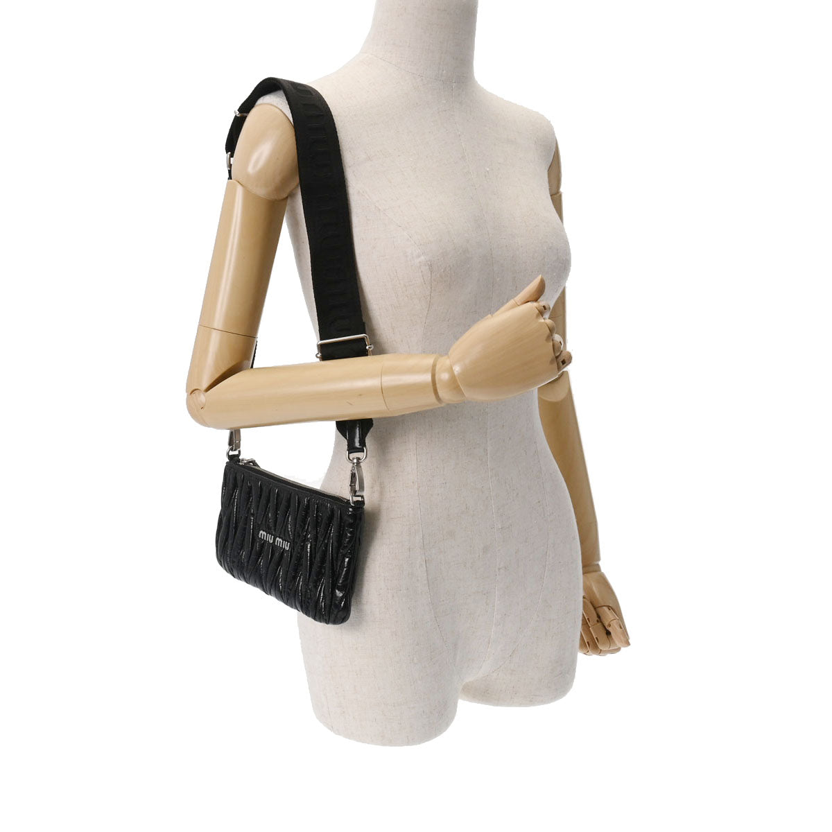 MIUMIU ミュウミュウ マテラッセ 黒 シルバー金具 5BH190 レディース レザー ショルダーバッグ Aランク 中古 人気・おすすめ|使いやすい・旅行におすすめ セール中 全国発送 国内発送対応 MIUMIU ミュウミュウ マテラッセ 黒 シルバー金具 5BH190 レディース レザー ショルダーバッグ Aランク 中古 人気・おすすめ|使いやすい・旅行におすすめ セール中 全国発送 国内発送対応