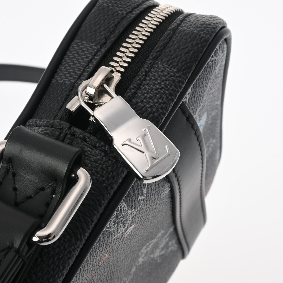 ルイヴィトンダヌーブ PM NM 53441 黒/グレー メンズ ダミエグラフィットキャンバス ショルダーバッグ N40239 LOUIS  VUITTON 中古 – 銀蔵オンライン