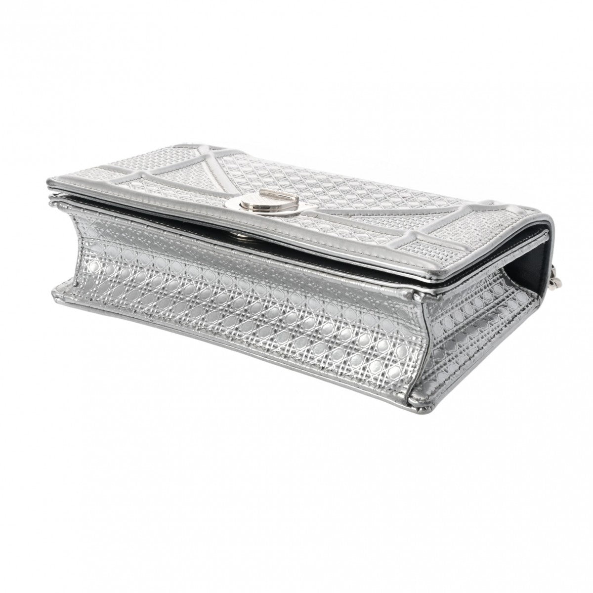 クリスチャンディオール　ディオラマ　チェーンショルダーバッグ　シルバー クリスチャンディオールディオラマ チェーンショルダー 18cm