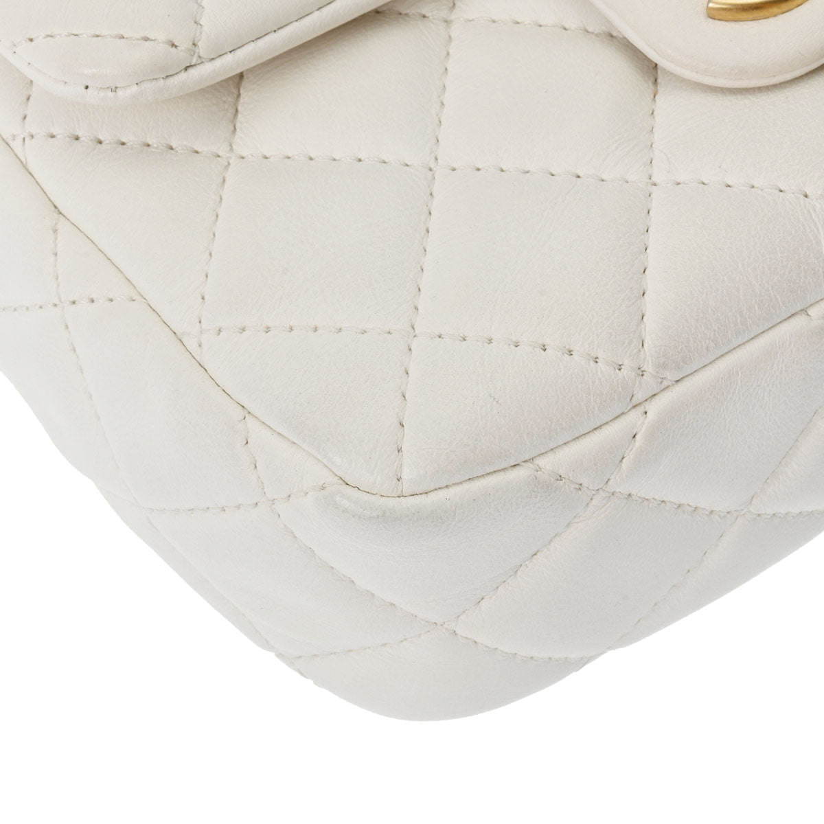 シャネルミニマトラッセ ハート チェーンショルダー 白 ゴールド金具