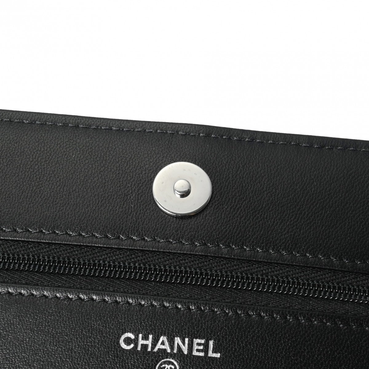 CHANEL チェーンウォレット　ショルダーバッグ　シルバー　ラム　マトラッセ CHANEL シャネル マトラッセ ラムスキン チェーン ウォレット
