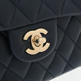 CHANEL シャネル マトラッセ チェーンショルダー 23cm Wフラップ ネイビー シャンパンゴールド金具 A01113 レディース ラムスキン ショルダーバッグ Aランク 中古 銀蔵