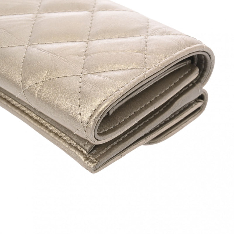 CHANEL シャネル 2.55 マトラッセ コンパクトウォレット シルバー A70325 レディース カーフ 三つ折り財布 ABランク 中古 銀蔵