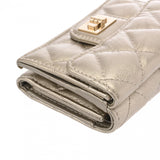 CHANEL シャネル 2.55 マトラッセ コンパクトウォレット シルバー A70325 レディース カーフ 三つ折り財布 ABランク 中古 銀蔵