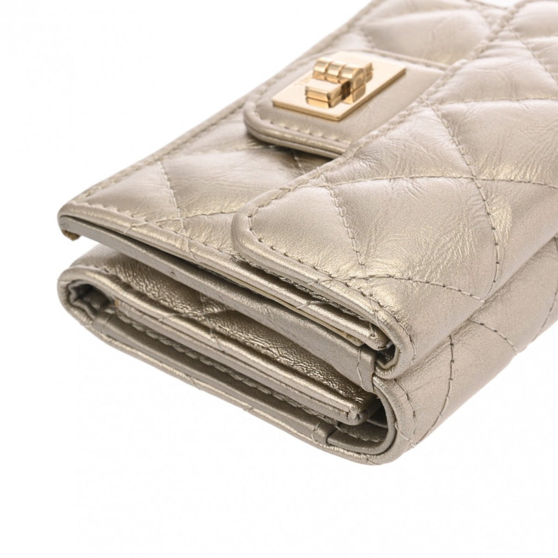 CHANEL シャネル 2.55 マトラッセ コンパクトウォレット シルバー A70325 レディース カーフ 三つ折り財布 ABランク 中古 銀蔵