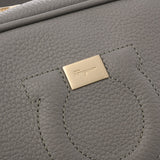 SALVATORE FERRAGAMO フェラガモ グレー レディース カーフ ショルダーバッグ Aランク 中古 銀蔵