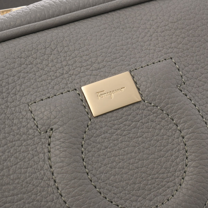 SALVATORE FERRAGAMO フェラガモ グレー レディース カーフ ショルダーバッグ Aランク 中古 銀蔵