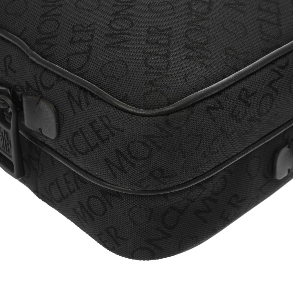最終　MONCLER モンクレール ロゴ ショルダーバッグ キャンバス ブラック モンクレール ブラック メンズ キャンバス ショルダーバッグ MONCLER