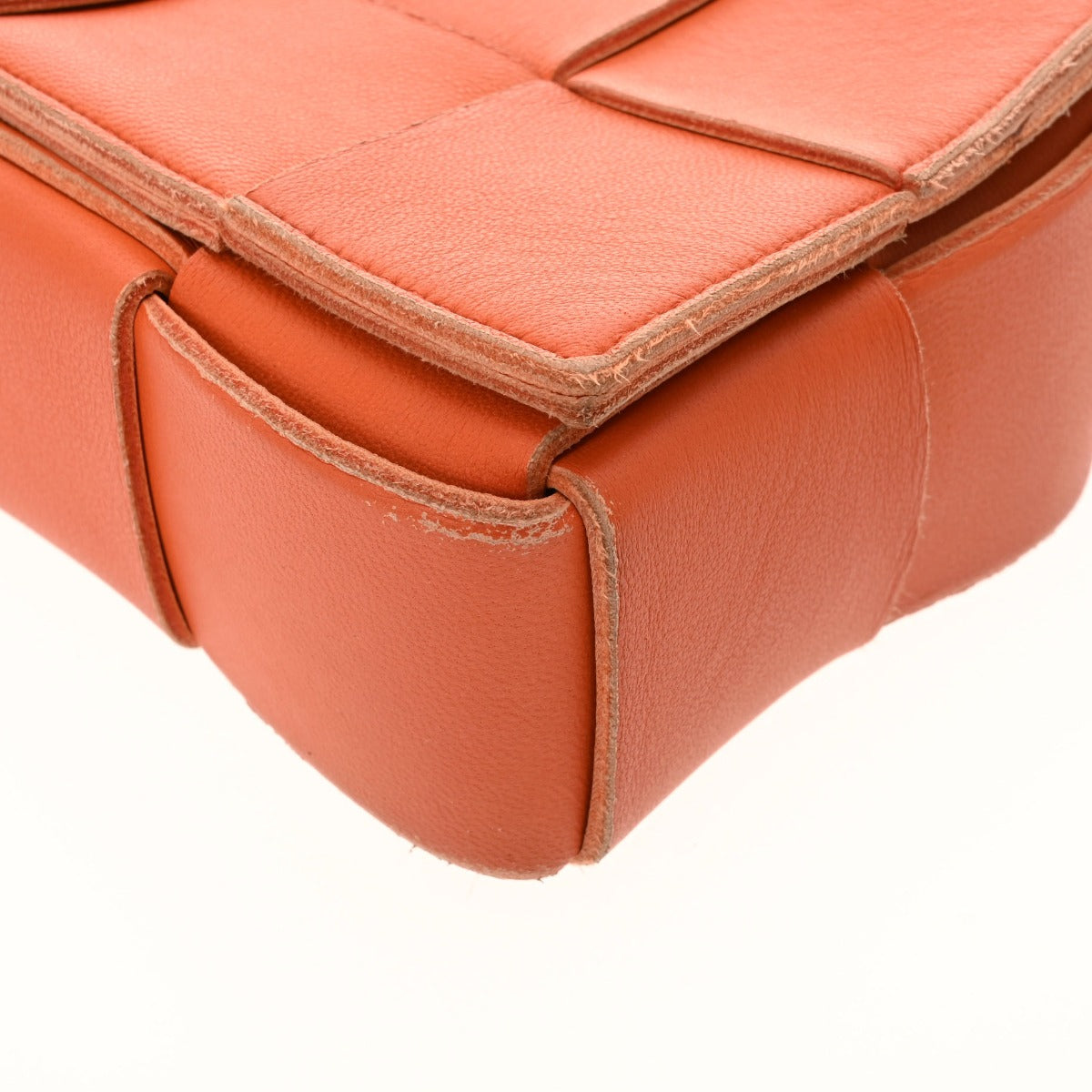 Bottega Veneta オレンジピンクレザーショルダーバッグ Maxi Intreccio Tote in Burned orange | Bottega Veneta US