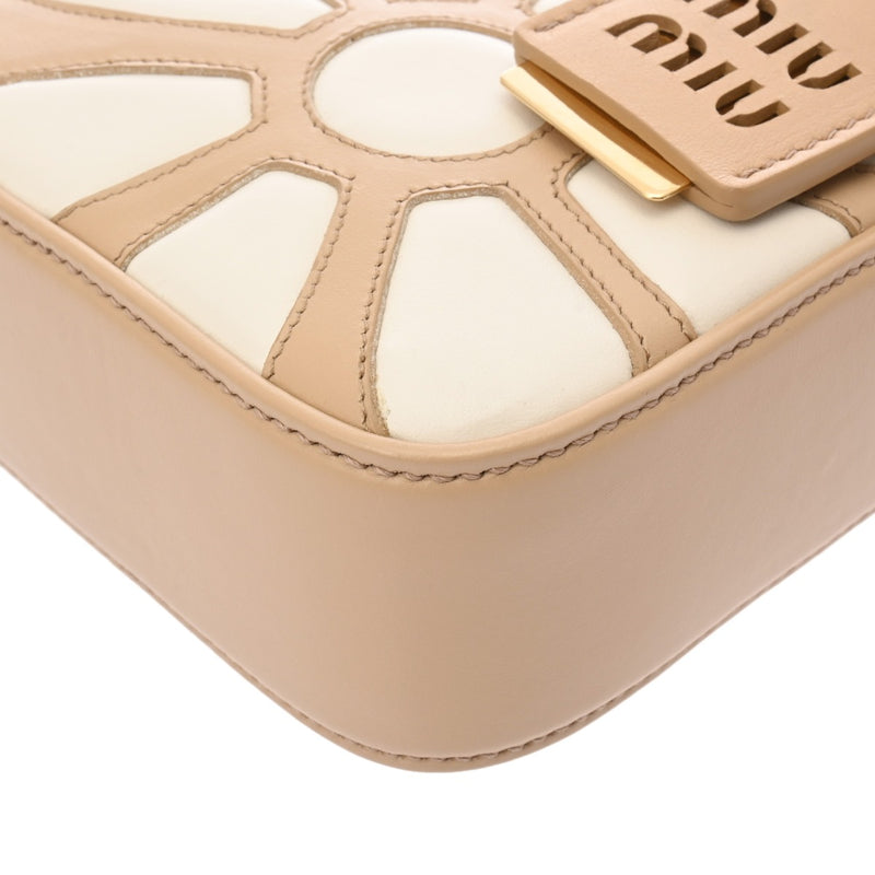 MIUMIU ミュウミュウ フラワーモチーフ 2WAY ベージュ レディース カーフ ハンドバッグ Aランク 中古 銀蔵