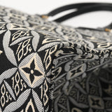 LOUIS VUITTON ルイヴィトン モノグラムジャガード オンザゴー GM Since1854 ホワイト/ブラック M57207 レディース モノグラムキャンバス ハンドバッグ Aランク 中古 銀蔵