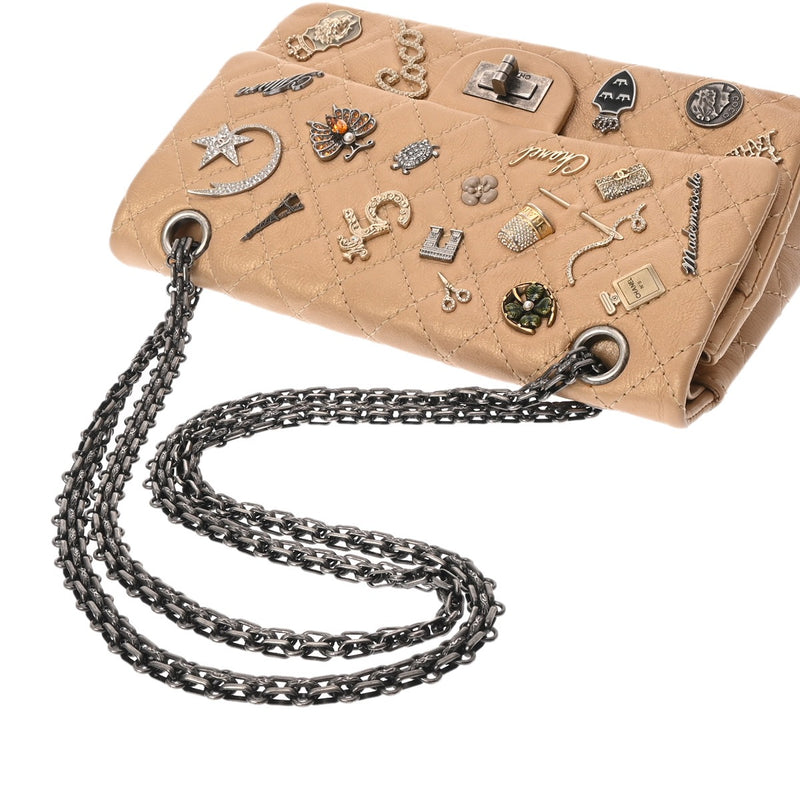 CHANEL シャネル マトラッセ 2.55 チェーンショルダー 23cm アイコンチャーム Ｗフラップ ベージュゴールド レディース カーフ ショルダーバッグ Aランク 中古 銀蔵