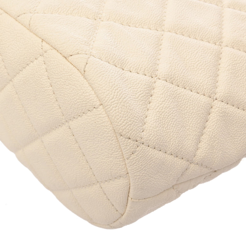 CHANEL シャネル マトラッセ ホワイト レディース ソフトキャビアスキン ショルダーバッグ Bランク 中古 銀蔵