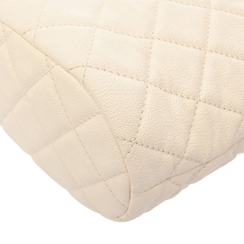 CHANEL シャネル マトラッセ ホワイト レディース ソフトキャビアスキン ショルダーバッグ Bランク 中古 銀蔵