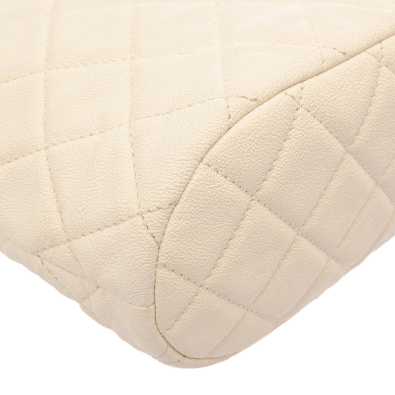 CHANEL シャネル マトラッセ ホワイト レディース ソフトキャビアスキン ショルダーバッグ Bランク 中古 銀蔵