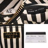 PRADA プラダ カナパロゴ ブラック ゴールド金具 1NA021 レディース キャンバス ポーチ Aランク 中古 銀蔵
