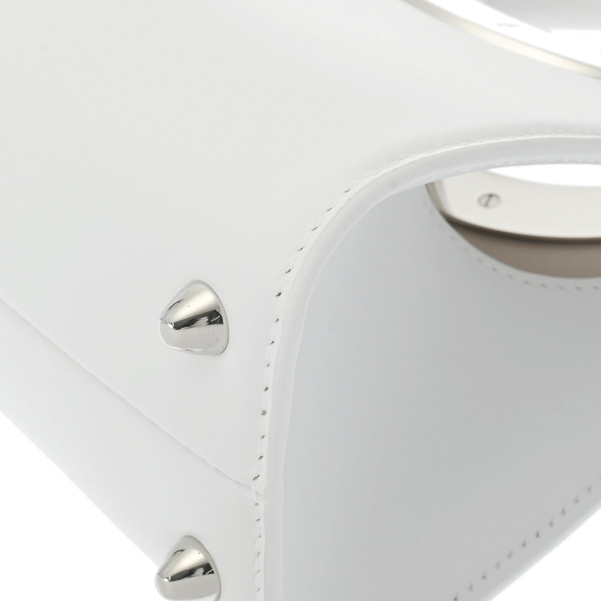 ブルガリ　ミニボストン　ホワイトカラー　レザー　リング　ハンドバッグ　白　高級 ブルガリ ミニボストン ホワイトカラー レザー リング ハンドバッグ 白