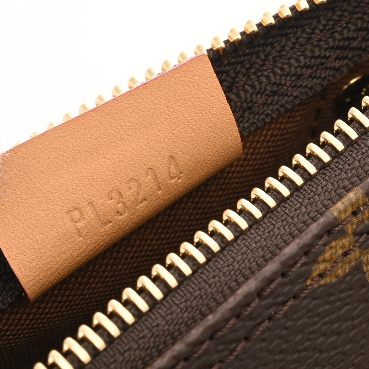 ルイ・ヴィトン モノグラム・キャンバス ショルダーバッグ LOUIS VUITTON（ルイ・ヴィトン） ショルダーバッグ プティット