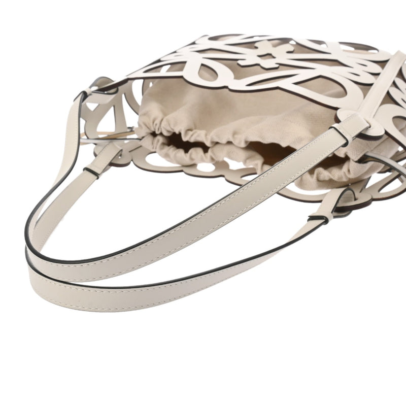 LOEWE ロエベ アナグラム カットアウト トート スモール ホワイト A922Q05X02 レディース カーフ トートバッグ Aランク 中古 銀蔵