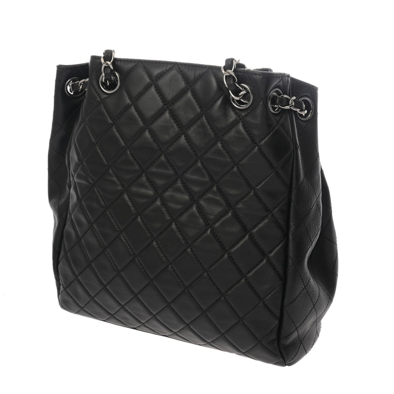 CHANEL ブラック　巾着　ラムスキン　未使用品タグ付 CHANEL シャネル マトラッセ 巾着 黒 レディース ラムスキン