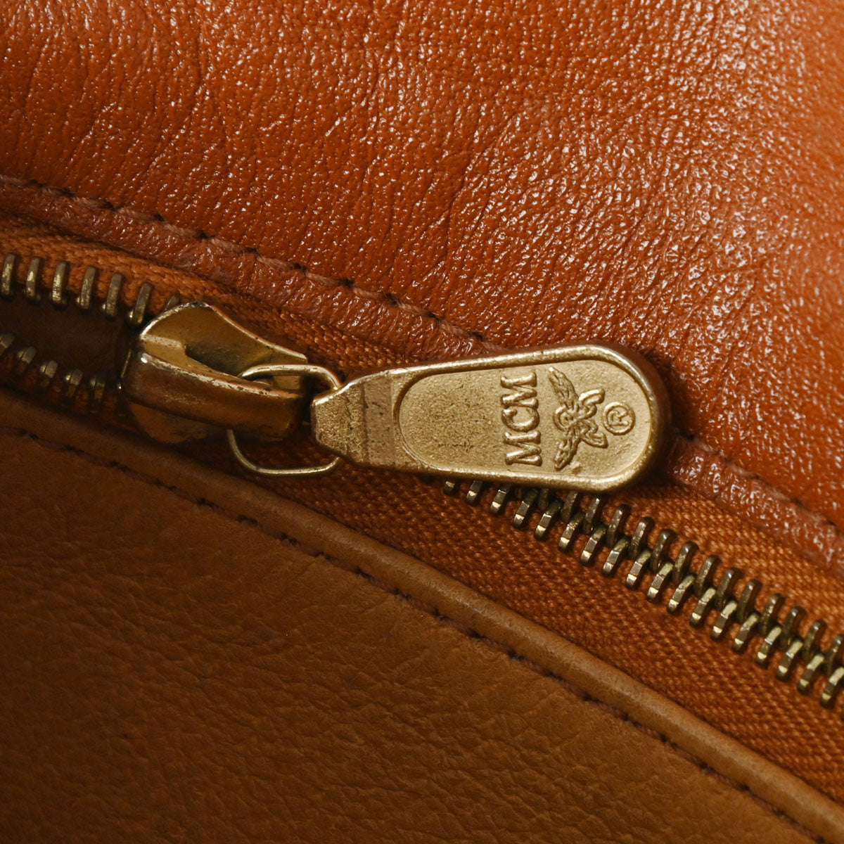 美品 ■ MCM ショルダーバッグ セカンドバッグ 2way ゴールド金具 美品 □ MCM ショルダーバッグ セカンドバッグ 2way ゴールド金具