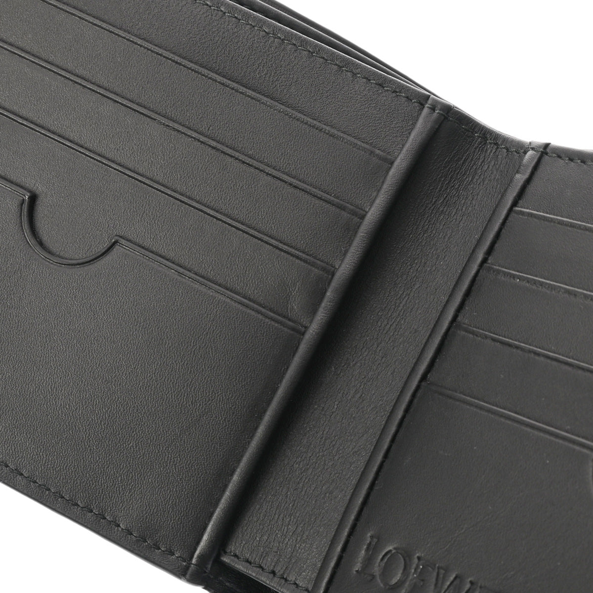 ロエベ　黒 レザー 二つ折り財布 銀色留め具 ロエベ二つ折り札入れ ブラック メンズ 二つ折り財布 LOEWE 中古