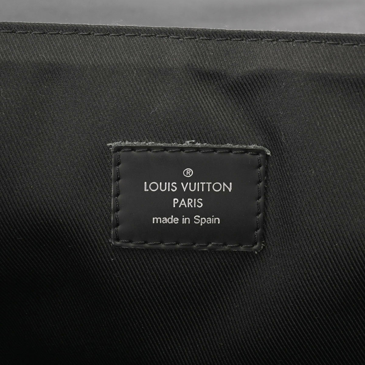 ルイヴィトンエクリプス ディストリクト MM NM 14145 黒/グレー メンズ ショルダーバッグ M44001 LOUIS VUITTON 中古  – 銀蔵オンライン