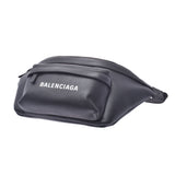 BALENCIAGA バレンシアガエブリディ ロゴ ベルトバッグ ボディバッグ 
 黒/白 ユニセックス カーフ ウエストバッグ