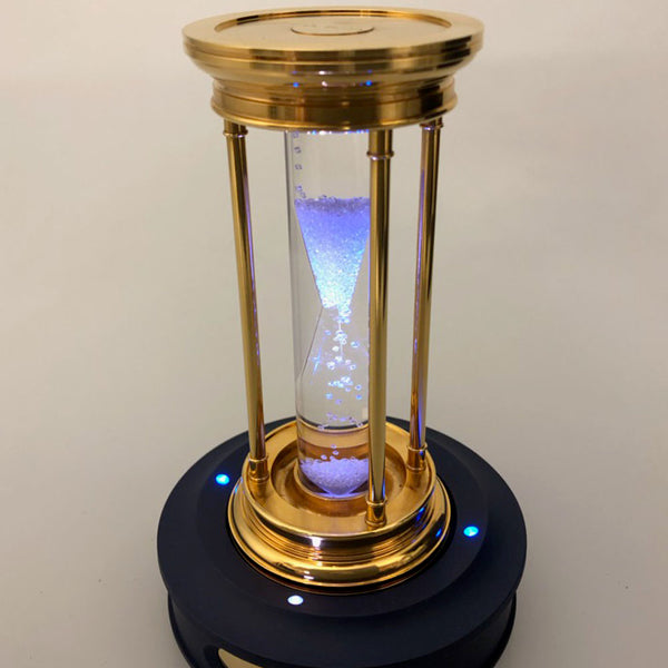 De Beers デビアスミレニアムアワーグラス 砂時計 
 世界2000個限定 ユニセックス ダイヤモンド GP 置時計
 
 中古