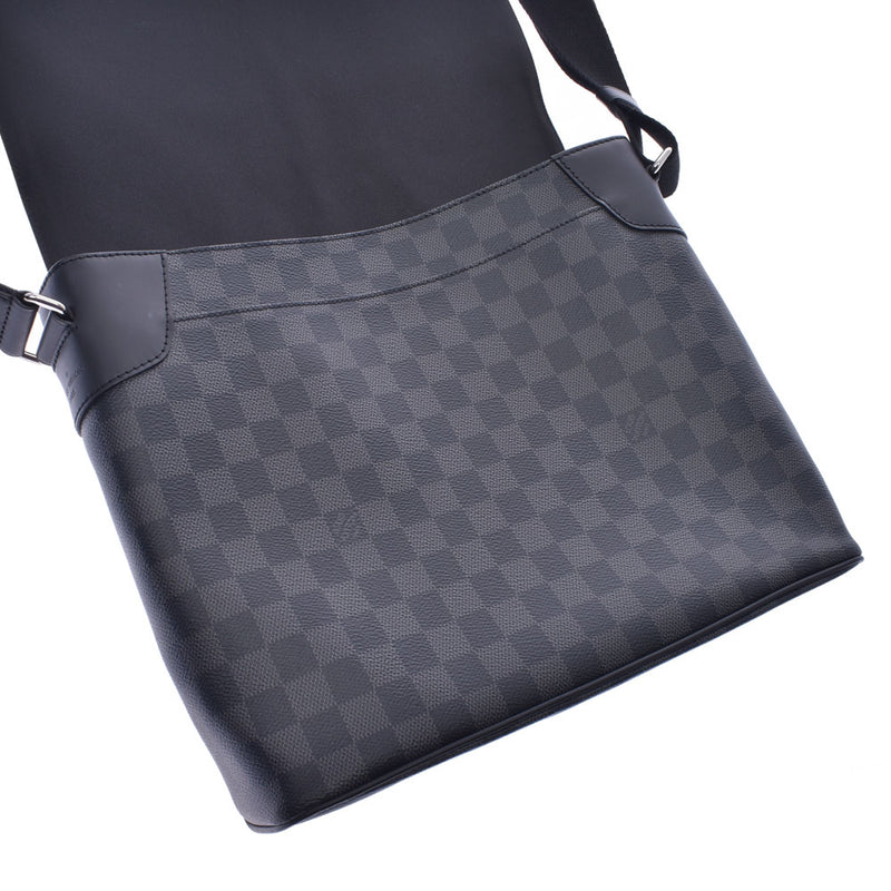 LOUIS VUITTON ルイヴィトンダミエグラフィットディストリク MM NM black / gray system N41029 men shoulder bag A rank used silver storehouse
