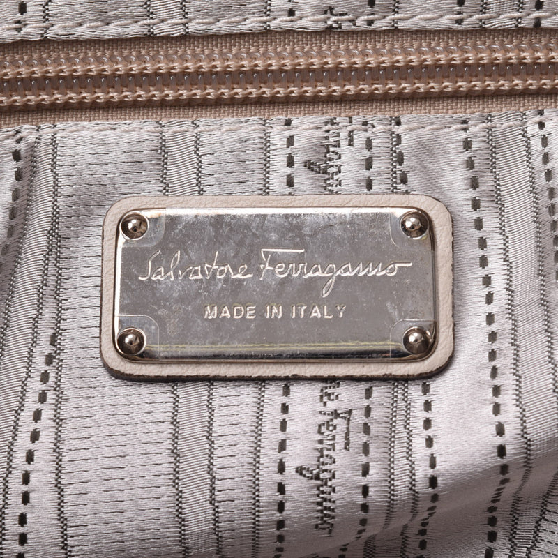 Salvatore Ferragamo,Ferragamo,象牙,女士,Carf,Handbag A Rank,使用银器