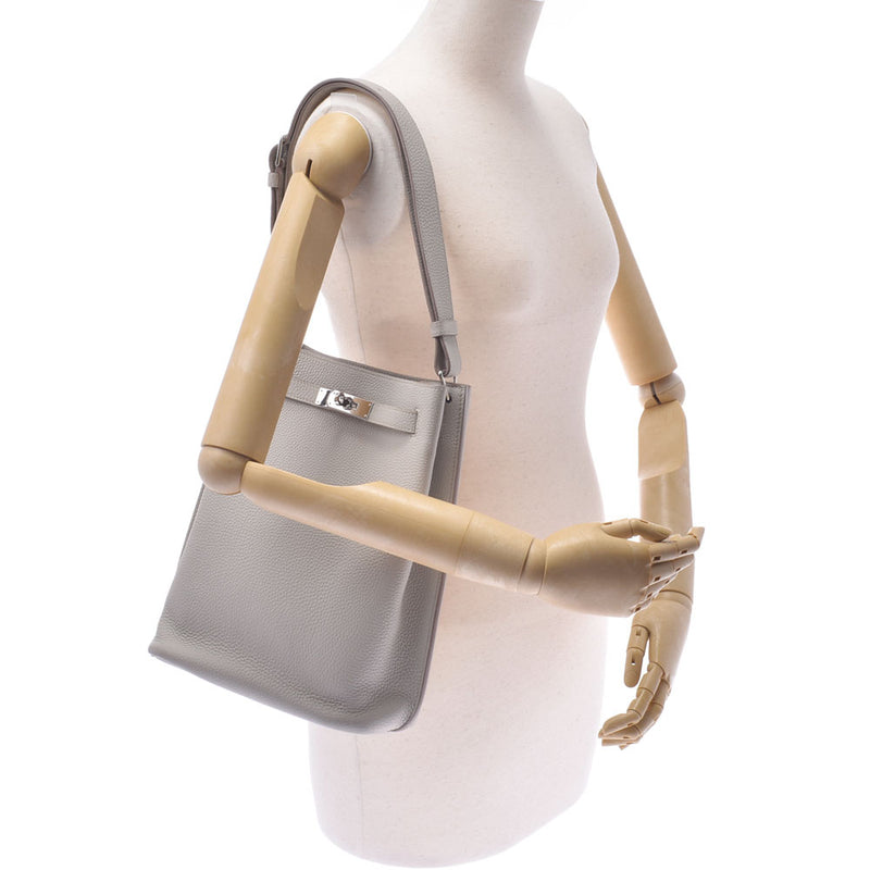 HERMES Hermes Soukery 22 Pearl Gray □ R Engraved (around 2014) Unisex Taurillon Clemence Shoulder Bag AB Rank Used Ginzo