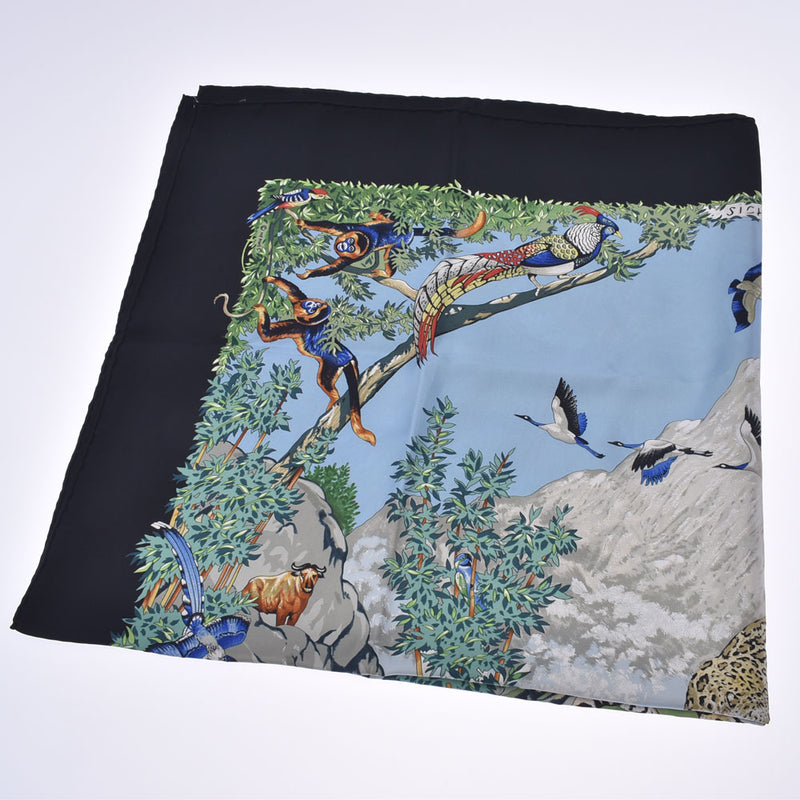 Hermes Hermes Cale 90 Animal Pattern Green / Blue / Black Women's Silk 100% Scarf A-Rank Used Silgrin