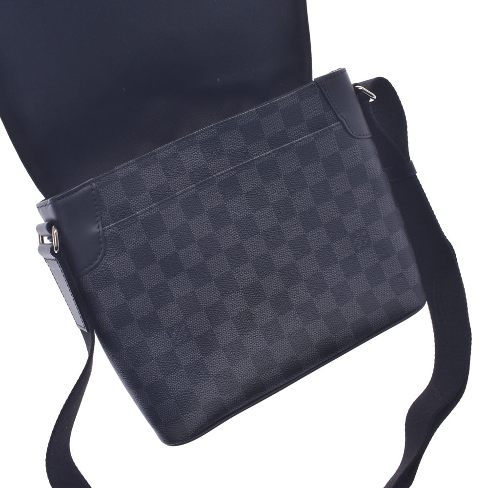 ルイヴィトングラフィット ディストリクトPM NM 14137 黒 メンズ ダミエグラフィットキャンバス ショルダーバッグ N41028 LOUIS  VUITTON – 銀蔵オンライン