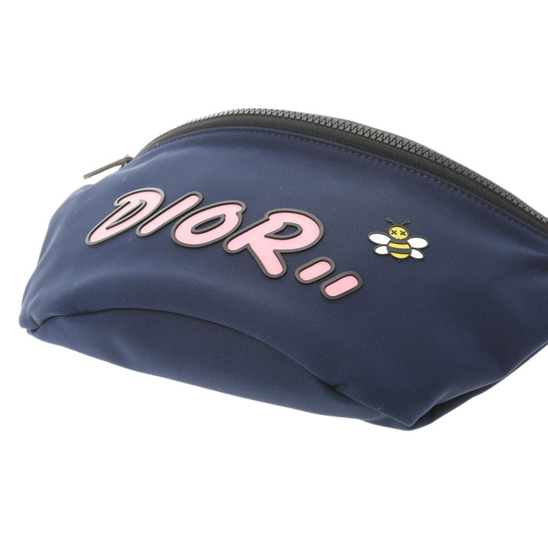 Dior × KAWS ボディーバッグ