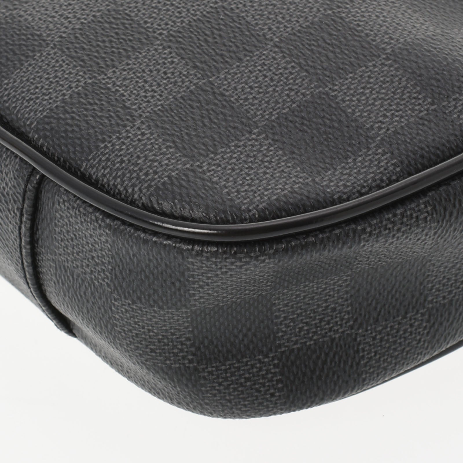 ルイヴィトングラフィット アンブレール 14137 黒/グレー メンズ ダミエグラフィットキャンバス ボディバッグ N41289 LOUIS  VUITTON 中古 – 銀蔵オンライン