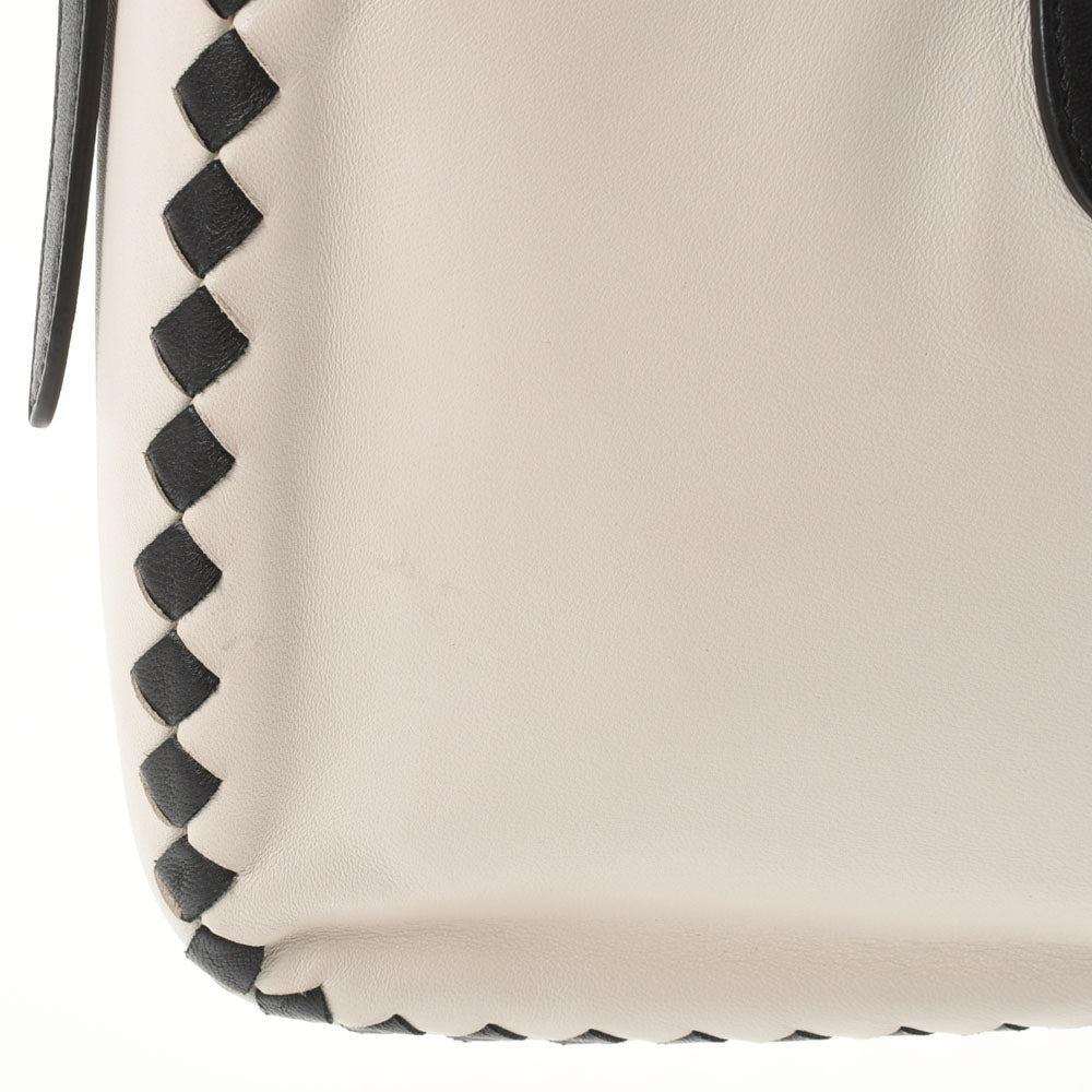 BOTTEGAVENETA ボッテガヴェネタ イントレチャート ショルダーバッグ アイボリー系/黒 レディース カーフ ショルダーバッグ ABランク 中古  人気・おすすめ｜使いやすい・旅行におすすめ 品質保証 全国発送 在庫限り