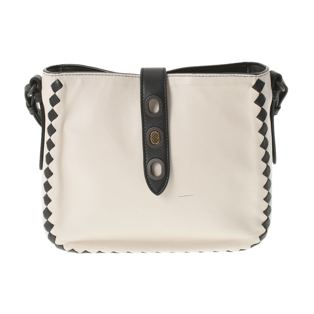 BOTTEGAVENETA ボッテガヴェネタ イントレチャート ショルダーバッグ アイボリー系/黒 レディース カーフ ショルダーバッグ ABランク 中古  人気・おすすめ｜使いやすい・旅行におすすめ 品質保証 全国発送 在庫限り