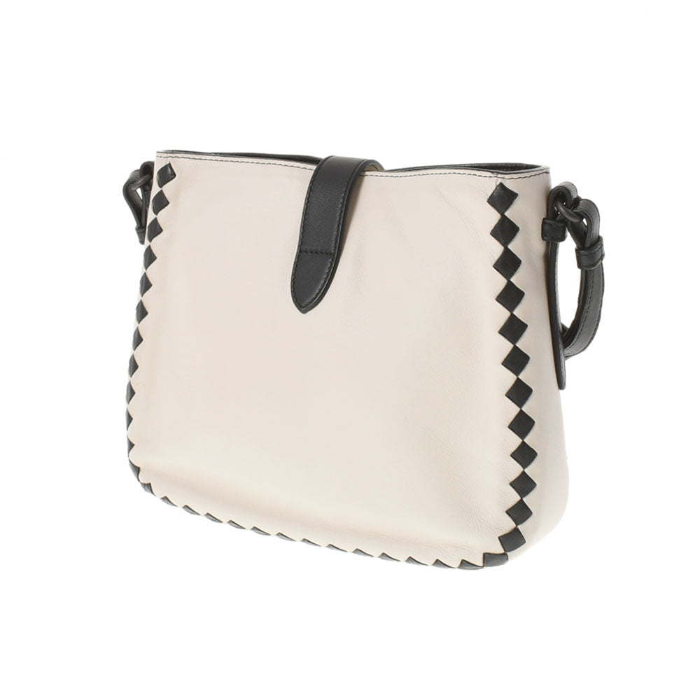 BOTTEGAVENETA ボッテガヴェネタ イントレチャート ショルダーバッグ アイボリー系/黒 レディース カーフ ショルダーバッグ ABランク 中古  人気・おすすめ｜使いやすい・旅行におすすめ 品質保証 全国発送 在庫限り