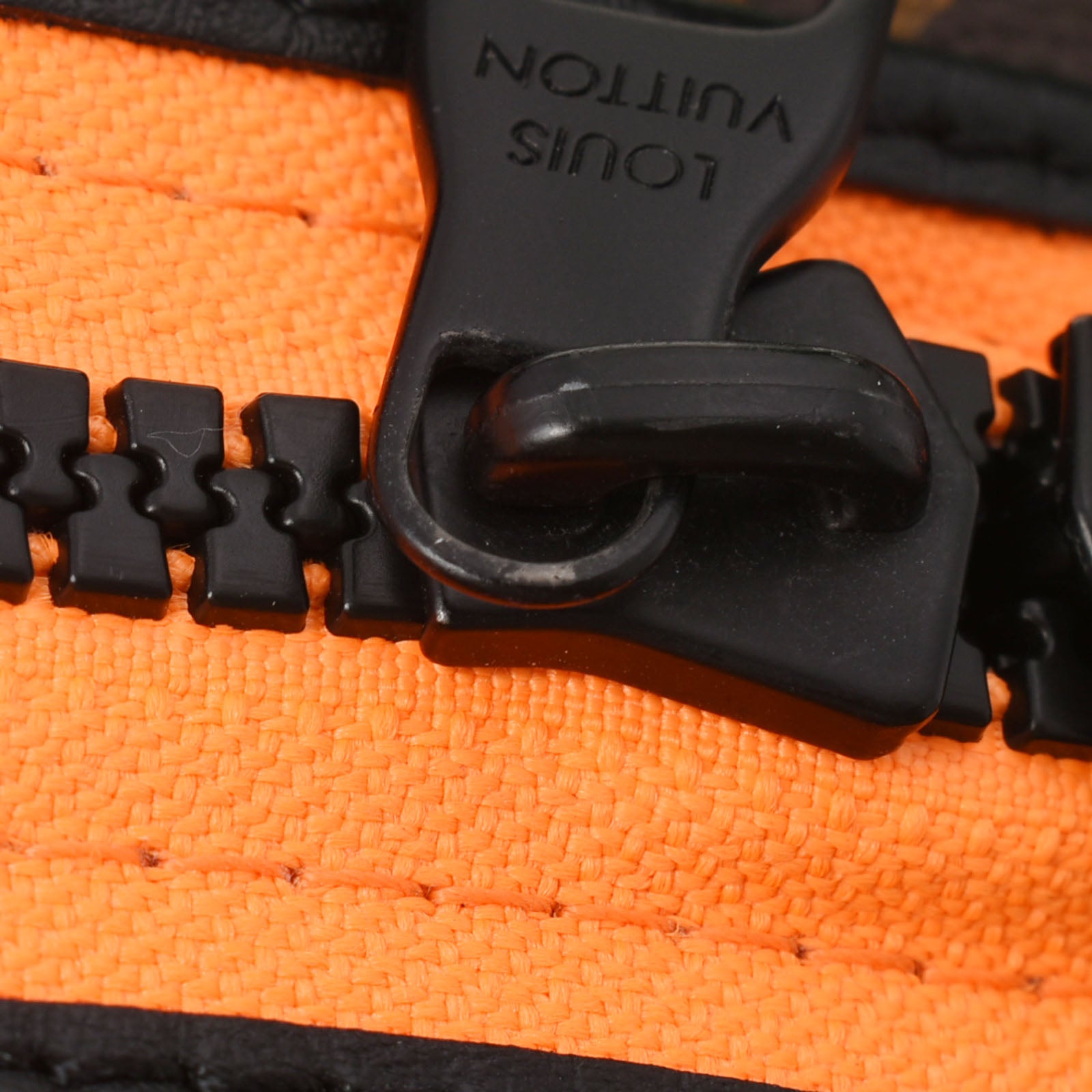 800000103737000-19_70c8aba1-