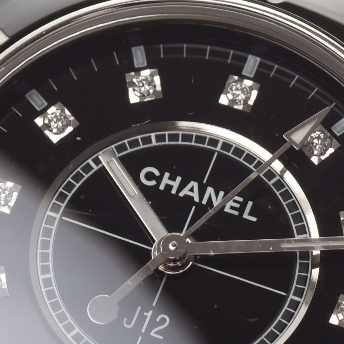 シャネルJ12 33mm 12Pダイヤ レディース 腕時計 H1625 CHANEL 中古 – 銀蔵オンライン