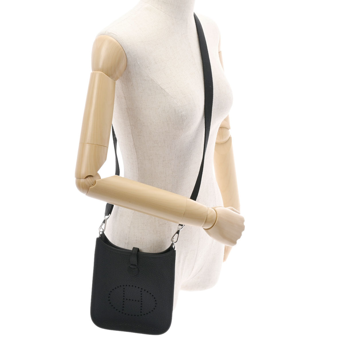 エルメスエヴリン TPM 黒 シルバー金具 U刻印(2022年頃)刻印  