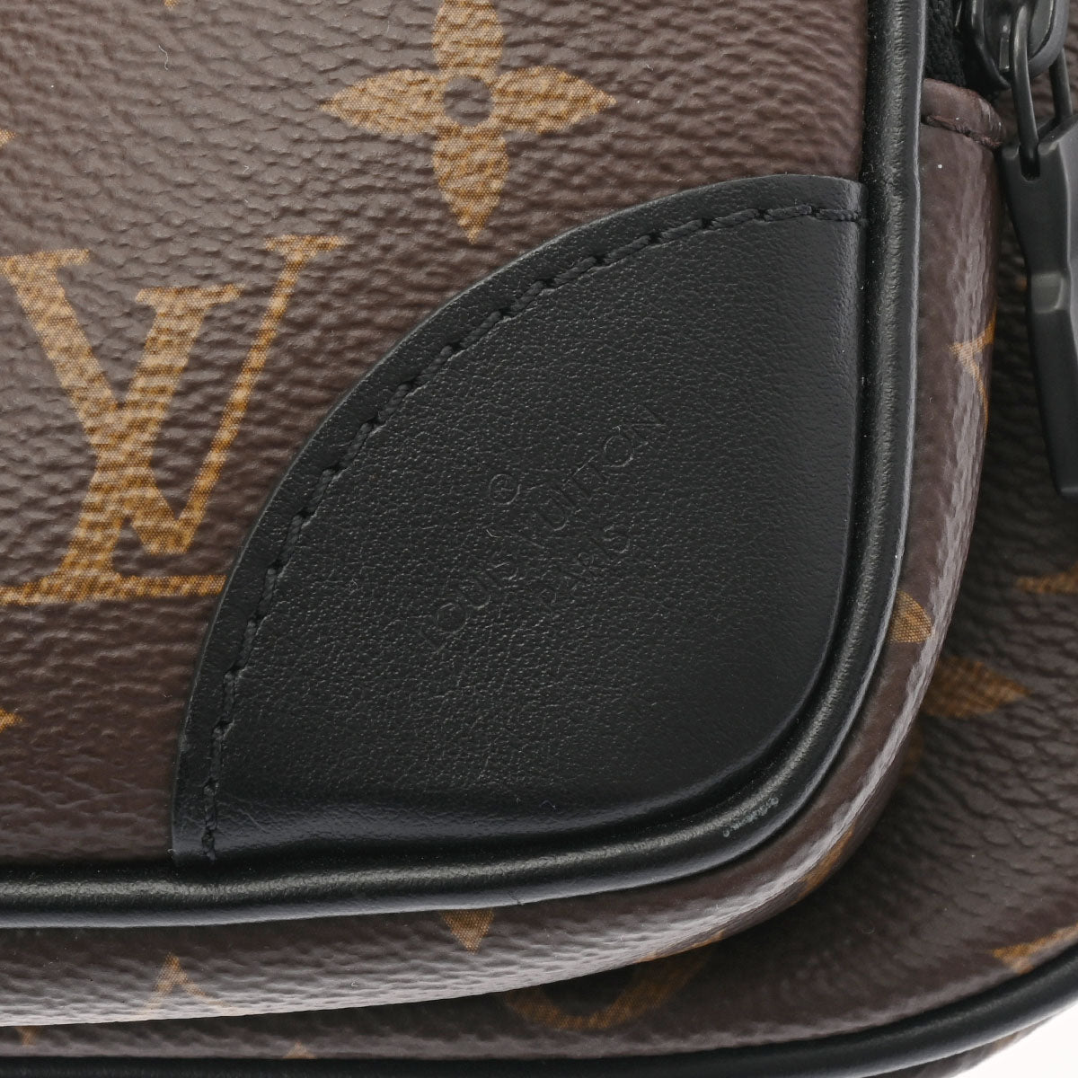 LOUIS VUITTON ルイヴィトン モノグラム マカサー クリストファー バムバッグ ブラウン M45337 メンズ モノグラムマカサー  ボディバッグ Aランク 中古 - Com