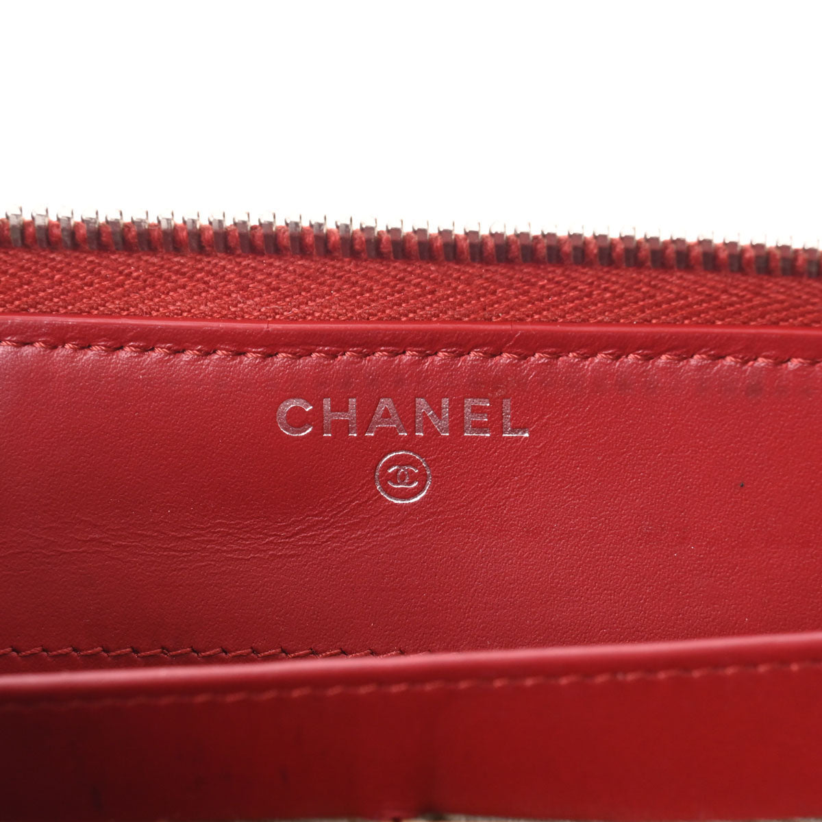 シャネルラウンドファスナー財布 42976 赤 シルバー金具