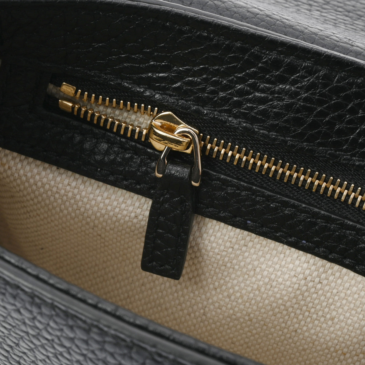GUCCI(グッチ) ショルダーバッグ ソーホー 536224 黒 チェーンショルダー レザー グッチソーホー チェーンショルダー アウトレット品 ブラック ゴールド