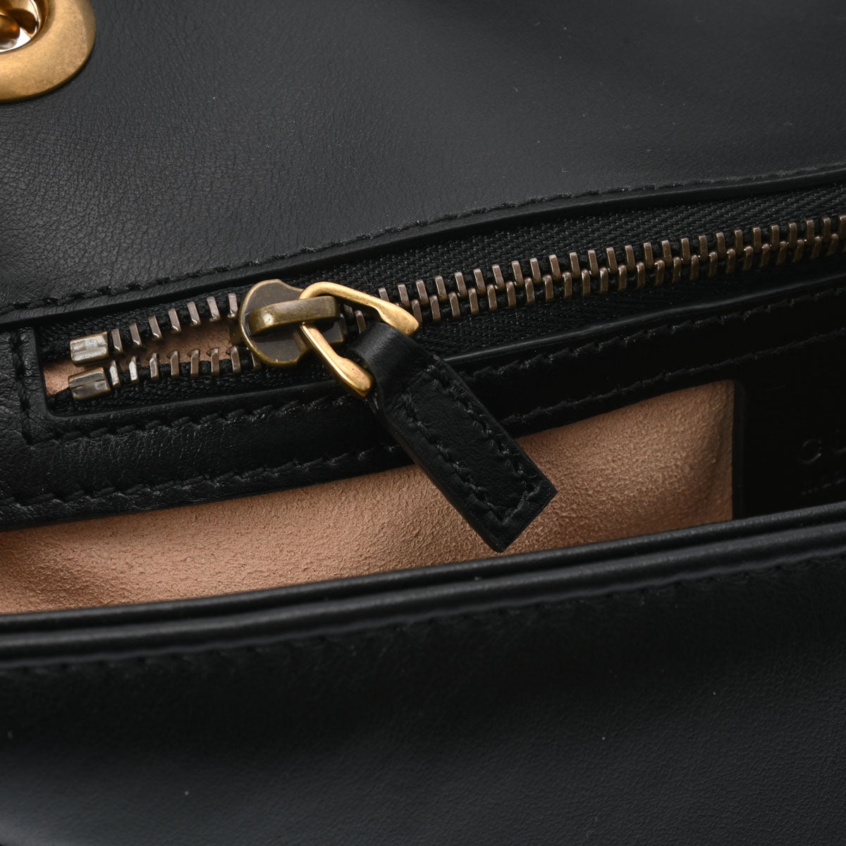 グッチGGマーモント チェーンショルダー 黒 ゴールド金具 レディース