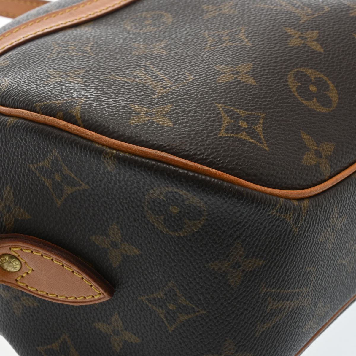 ルイヴィトンブロワ 14145 ブラウン レディース モノグラムキャンバス ショルダーバッグ M51221 LOUIS VUITTON 中古 –  銀蔵オンライン