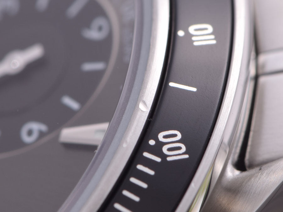 オメガ スピードマスター デイト クロノグラフ グレー文字盤 323.30